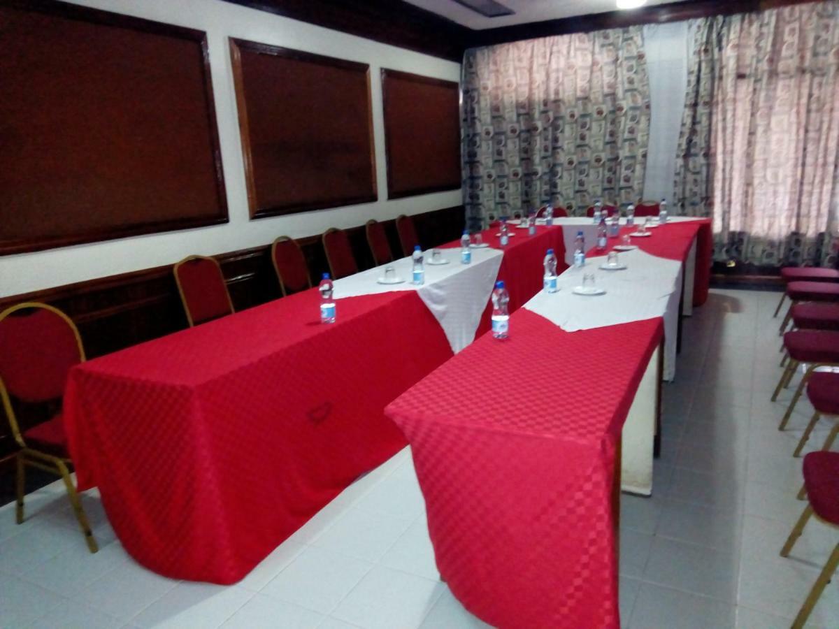 Nanyuki Ibis Hotel Ngoại thất bức ảnh