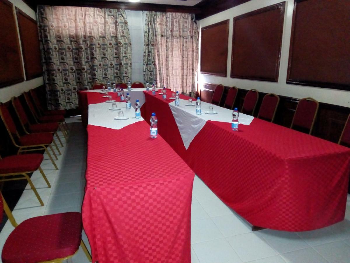 Nanyuki Ibis Hotel Ngoại thất bức ảnh