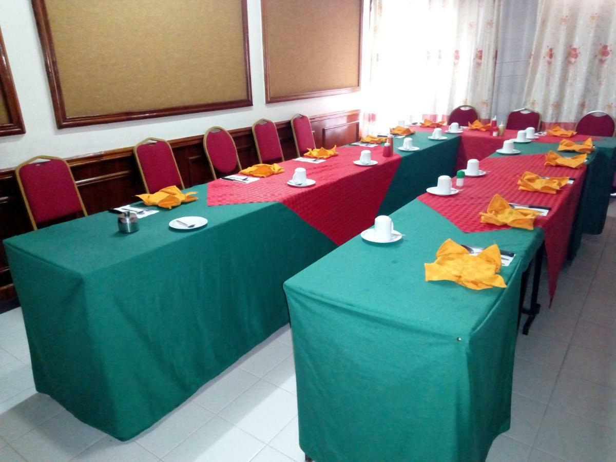 Nanyuki Ibis Hotel Ngoại thất bức ảnh