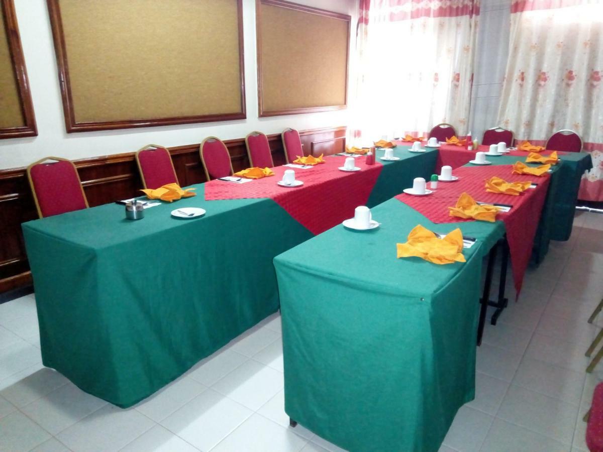 Nanyuki Ibis Hotel Ngoại thất bức ảnh