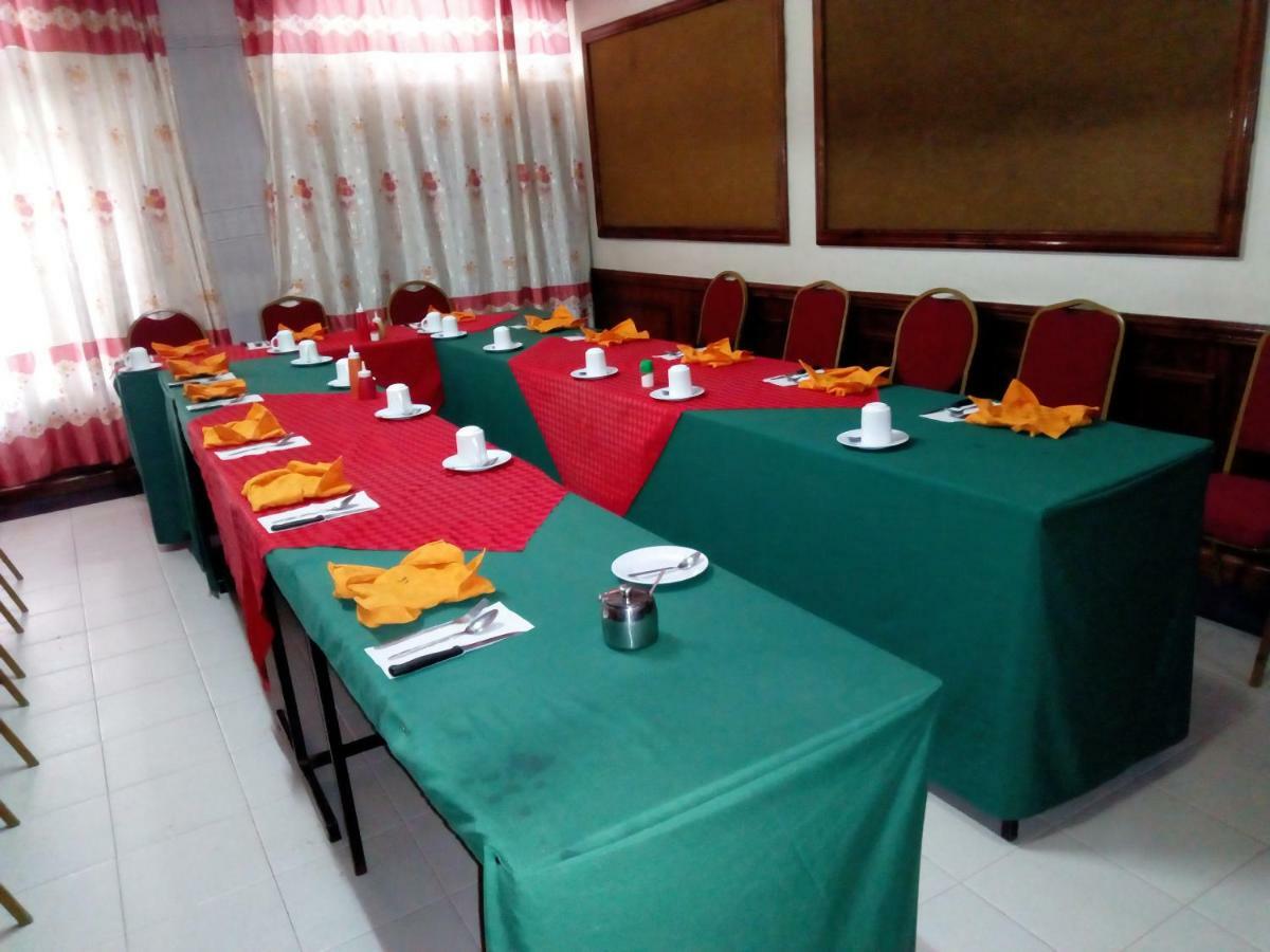 Nanyuki Ibis Hotel Ngoại thất bức ảnh