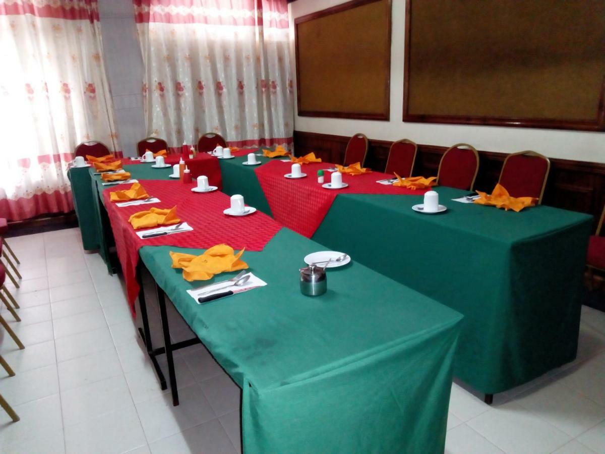 Nanyuki Ibis Hotel Ngoại thất bức ảnh